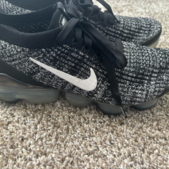 Women’s Nike Air VaporMax - Picture 2 of 10